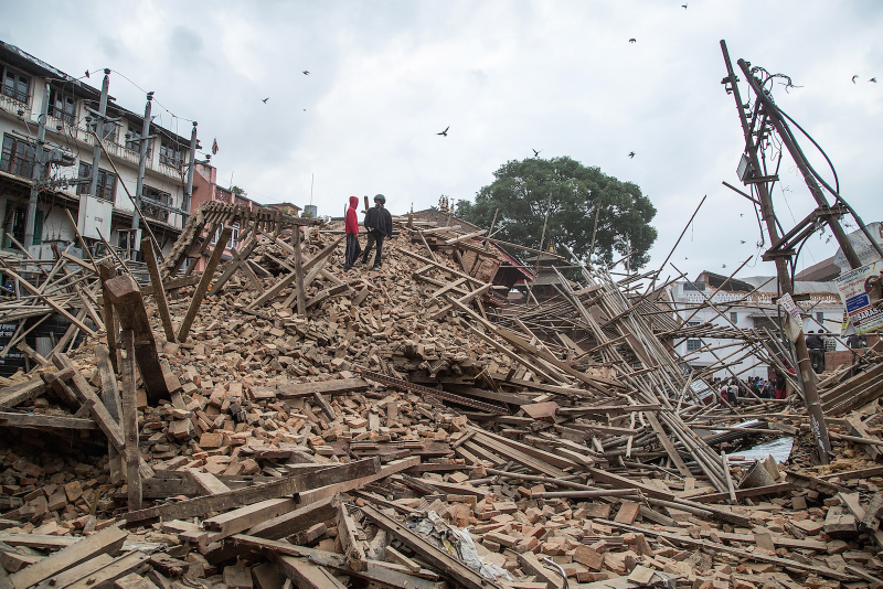 Illustration for article titled Photos from the devastating 7.8 magnitude earthquake in Nepal
